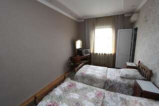 Гостевой дом Guesthouse Goliati Кутаиси Двухместный с 1 кроватью или 2 отдельными кроватями и душем-1