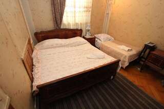 Гостевой дом Guesthouse Goliati Кутаиси Двухместный номер Делюкс с 1 кроватью (для 2 взрослых и 1 ребенка)-2